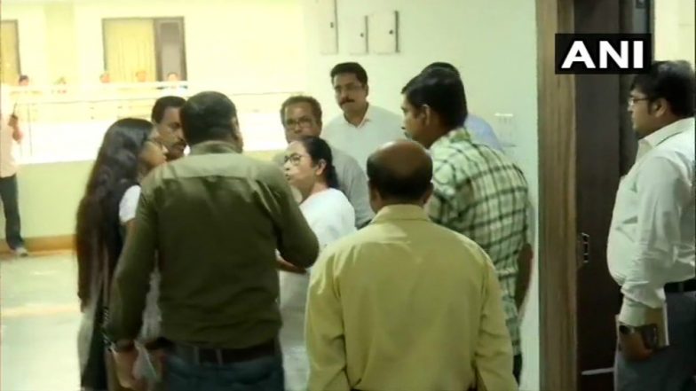 West Bengal Doctors' Strike: Mamata Banerjee to Meet 2 Representatives from Each Medical College