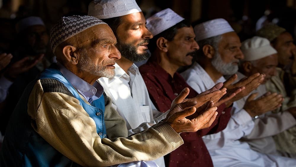 Eid-E-Milad-Un-Nabi Mubarak 2019 Wishes: WhatsApp DP, Facebook Images, Greetings And Messages in Urdu And English to Celebrate Prophet Mohammed's Birthday in Rabi Al-Awwal Month Eid-E-Milad-Un-Nabi Mubarak 2019 Wishes: WhatsApp DP, Facebook Images, Greetings And Messages in Urdu And English to Celebrate Prophet Mohammed's Birthday in Rabi Al-Awwal Month
