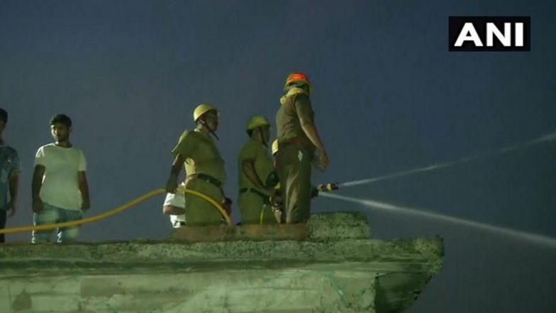 Delhi: Fire at 10-Storeyed Residential Building in Pitampura, Firemen Rescue 100 Residents