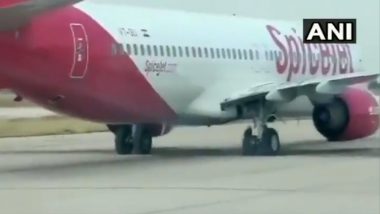 SpiceJet Flight Lands Safely at Jaipur Airport, Despite Tyre Burst; Watch Video