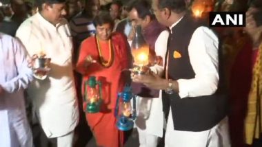 Madhya Pradesh: Pragya Singh Thakur, BJP Workers Protest Carrying Candles and Lanterns Against Recurrent Power Cuts; See Pics