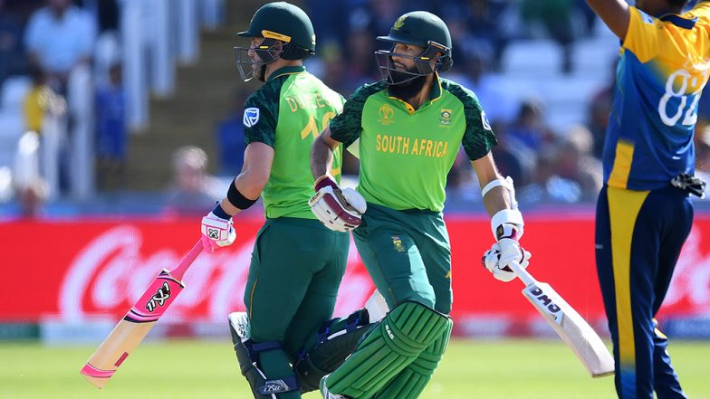 From Pakistani Fans Thanking Sri Lanka to Bees Making Players Do Yoga, Twitter Has a Field-Day Describing SL vs SA CWC 2019 Match