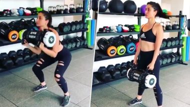 Kareena Kapoor Khan Works Out Rigorously Even on Lazy Rainy Vacations and That's Why She is Kareena Kapoor Khan! (Watch Video)