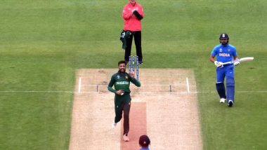 Mohammad Amir Warned by Umpires for Running Into the Middle of the Pitch During IND vs PAK Match in CWC 2019