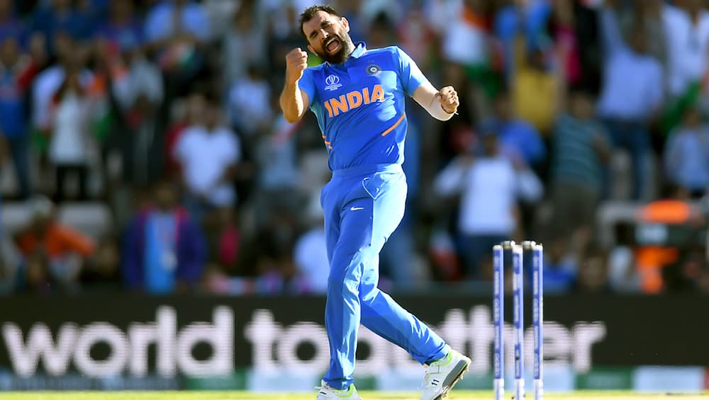 Mohammed Shami Scalps Four-Wicket Haul Against Australia in 3rd ODI, Equals Anil Kumble & Javagal Srinath's Record Mohammed Shami Scalps Four-Wicket Haul Against Australia in 3rd ODI, Equals Anil Kumble & Javagal Srinath's Record