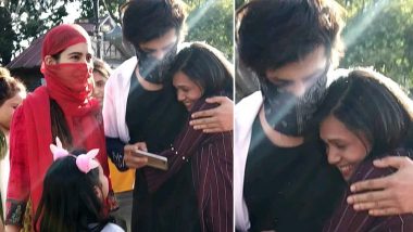 Sara Ali Khan and Kartik Aaryan Yet Again Spotted Hiding Their Face on The Streets of Shimla! (Watch Video)