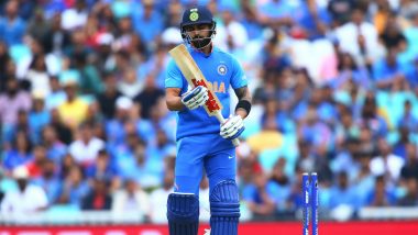Virat Kohli Gestures the Crowd to Stop ‘Cheater Cheater’ Chants Directed at Steve Smith During IND vs AUS, CWC 2019
