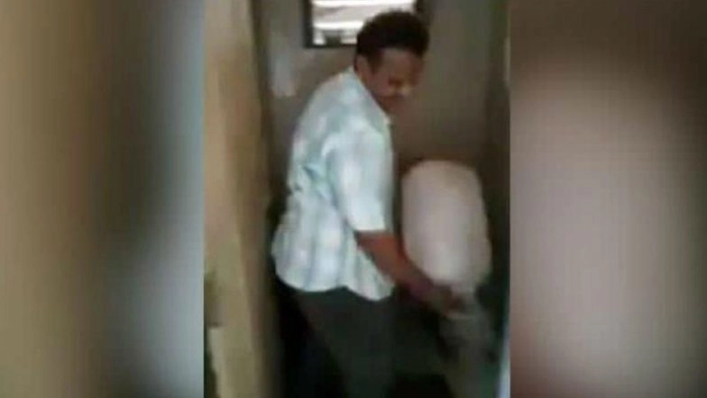 Idli Vendor in Mumbai Caught on Camera Using Toilet Water From Railway Station to Make Food; Watch Viral Video