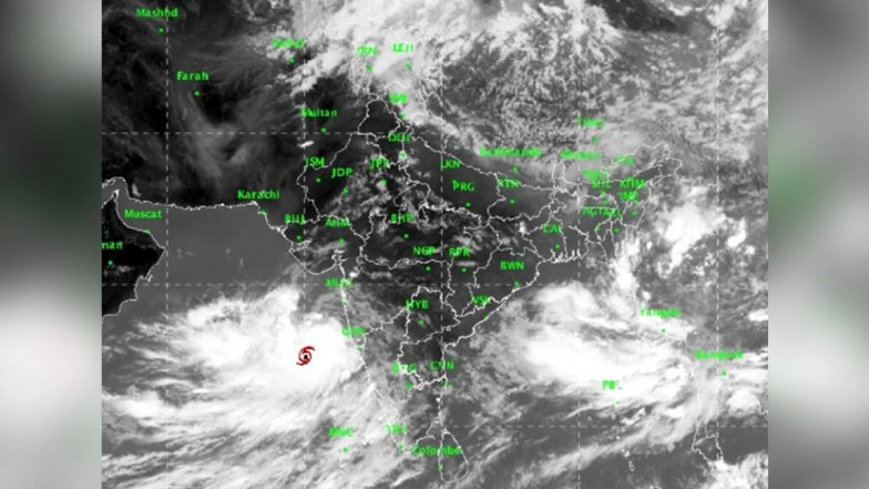 Cyclone Maha Intensifies Into Extremely Severe Cyclonic Storm, Heavy Rainfall to Lash Gujarat, Maharashtra, Andaman and Nicobar in Coming Days
