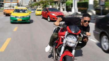 Sooryavanshi New Still: Akshay Kumar’s Picture Might Bother the Traffic Police