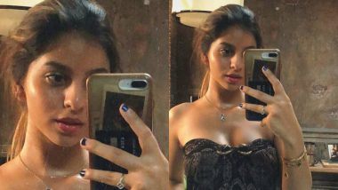 From Shah Rukh Khan's Photobomb to ATM Card, Suhana Khan’s Latest Picture Has So Much Going On!