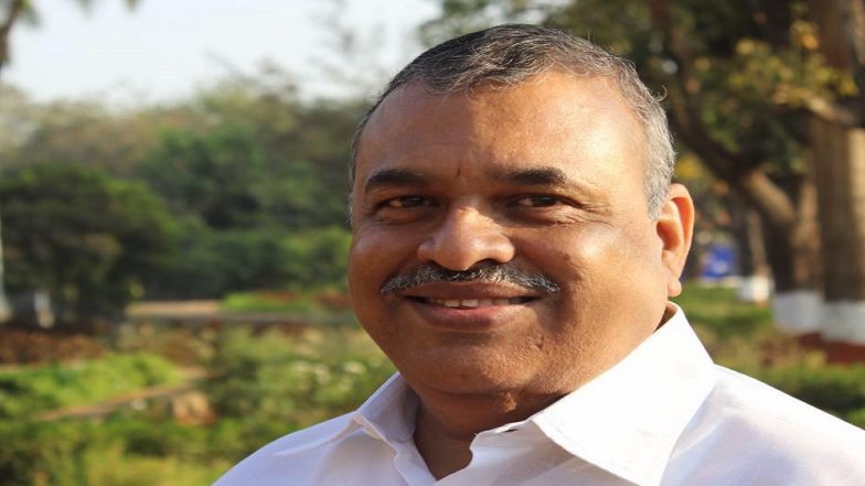Shiv Sena Corporator Milind Vaidya Assaults Chicken Traders in Mumbai's Mahim Area, Watch Video