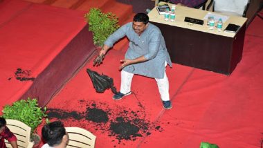 Chhattisgarh: BJP Corporator Manoj Prajapati Dumps Sludge in Protest Against Raipur Municipal Corporation, Watch Video