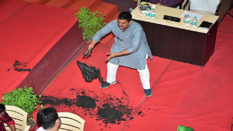 BJP Corporator Manoj Prajapati Dumps Sludge in Protest Against Raipur Municipal Corporation