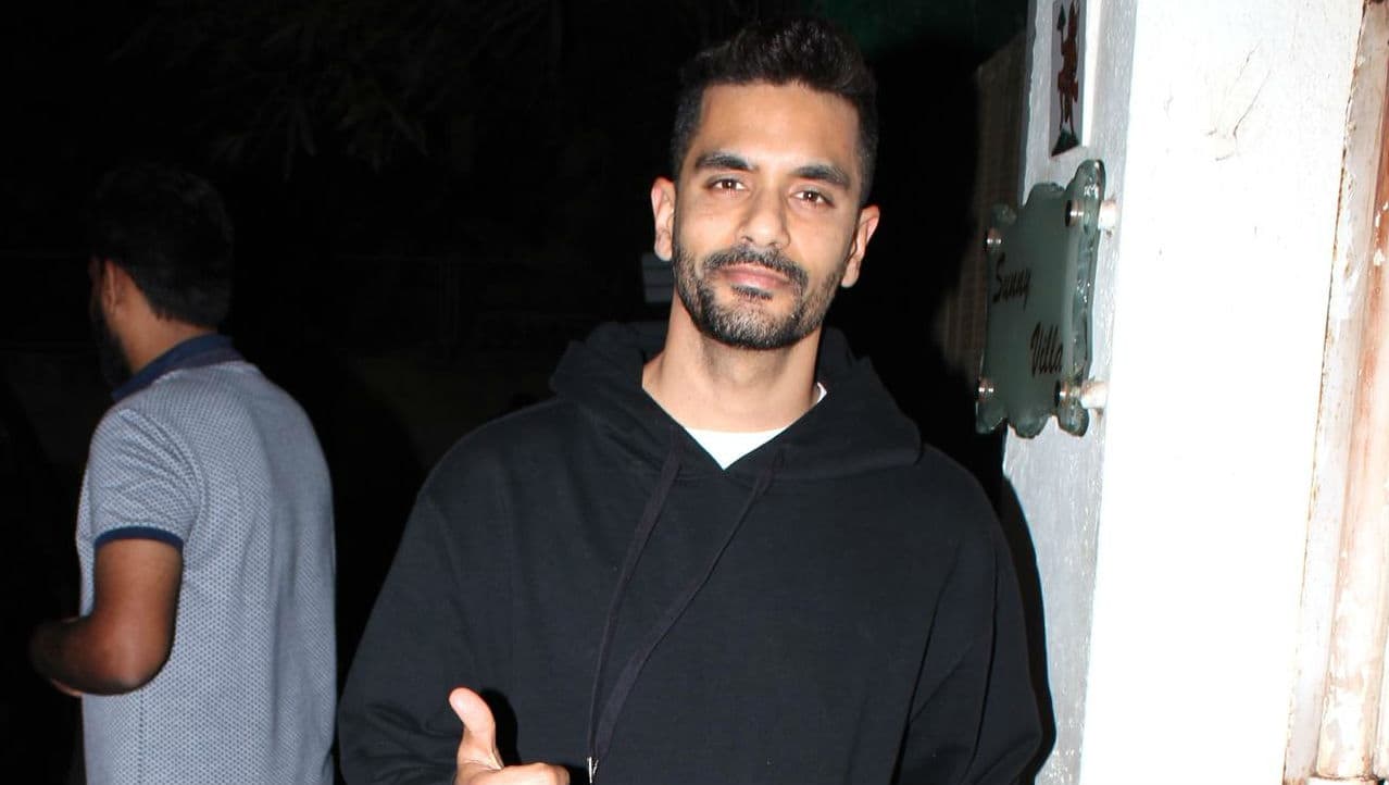 MumBhai: Angad Bedi Suffers a Knee Injury While Shooting for ALTBalaji's Web-Series MumBhai: Angad Bedi Suffers a Knee Injury While Shooting for ALTBalaji's Web-Series