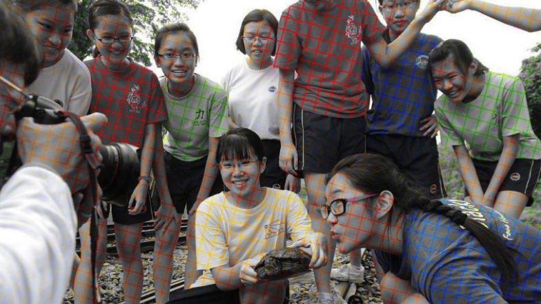 Dotted Lines Create Optical Effect on This Black And White Photo Making it Look Like a Colourful One, Pic Goes Viral