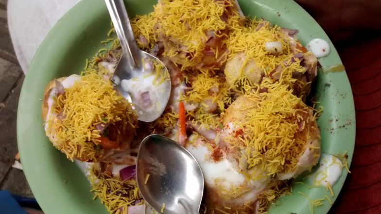 Monsoon Diet Tips: From Curd to Pakodas, 5 Foods You Should Not Eat in the Rainy Season