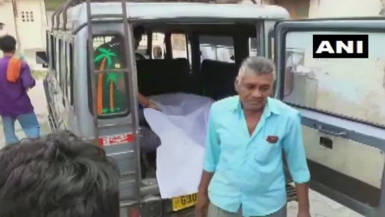 Gujarat Shocker: Dalit Man Killed by 'Upper Caste' In-Laws Over Inter-Caste Marriage in Presence of Police Escort Gujarat Shocker: Dalit Man Killed by 'Upper Caste' In-Laws Over Inter-Caste Marriage in Presence of Police Escort