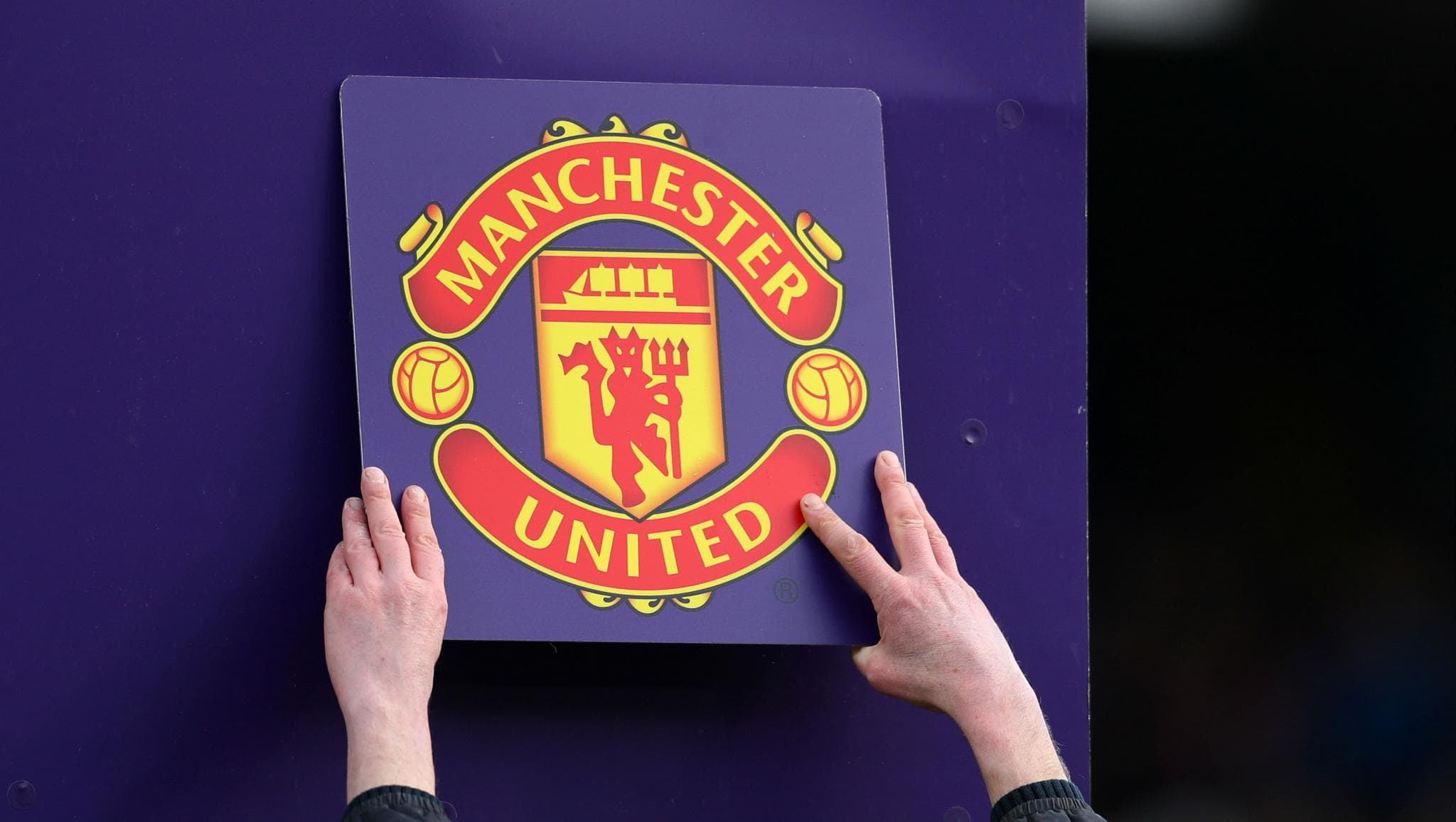 Manchester United Officials Visit East Bengal for Possible Friendly Manchester United Officials Visit East Bengal for Possible Friendly