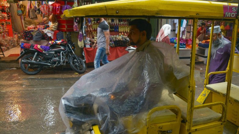 Delhi: Woman Attempts to Rob E-Rickshaw After Verbal Spat With Driver, Held
