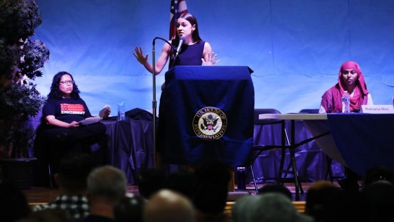 US Cop Charlie Rispoli Threatens to Shoot Non-White Congresswoman Alexandria Ocasio-Cortez in Facebook Post