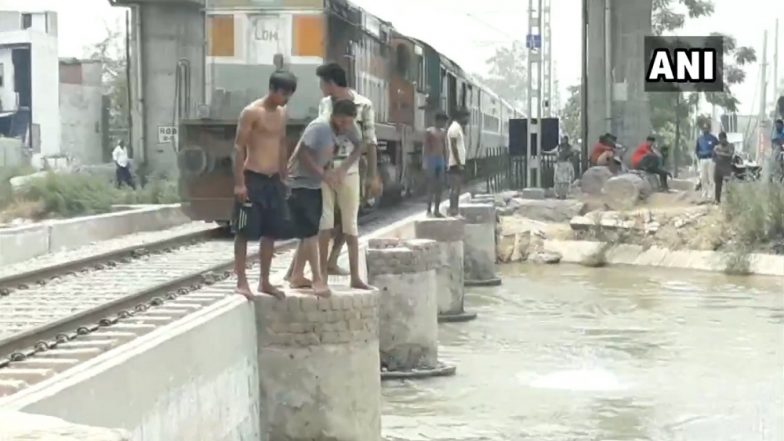 Ludhiana: Boys Perform Dangerous Stunt as Train Passes By, Jump Off Into Canal Beside Railway Track; Watch Video