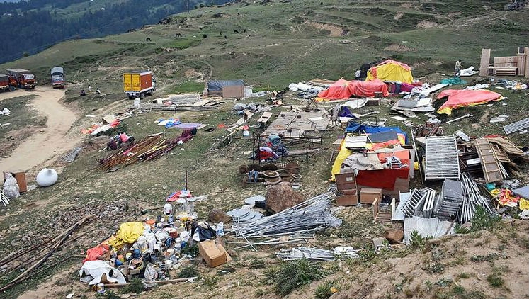 Gupta Wedding Planners Fined Rs 250,000 After Labourers Defecate in the Open