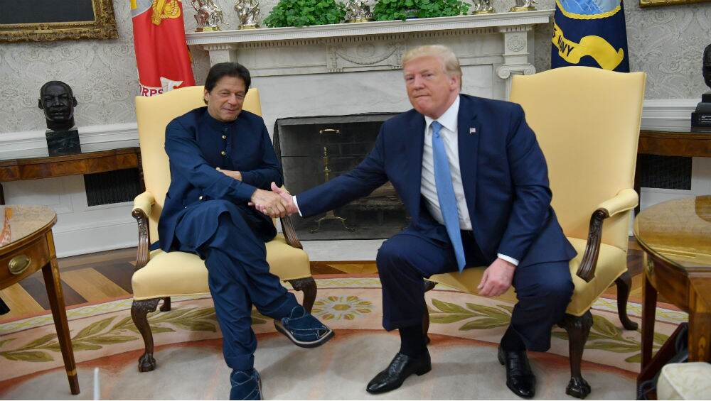 Donald Trump Again Offers to 'Help' Resolve Kashmir Issue, Meets Pakistan PM Imran Imran Khan in Davos Donald Trump Again Offers to 'Help' Resolve Kashmir Issue, Meets Pakistan PM Imran Imran Khan in Davos