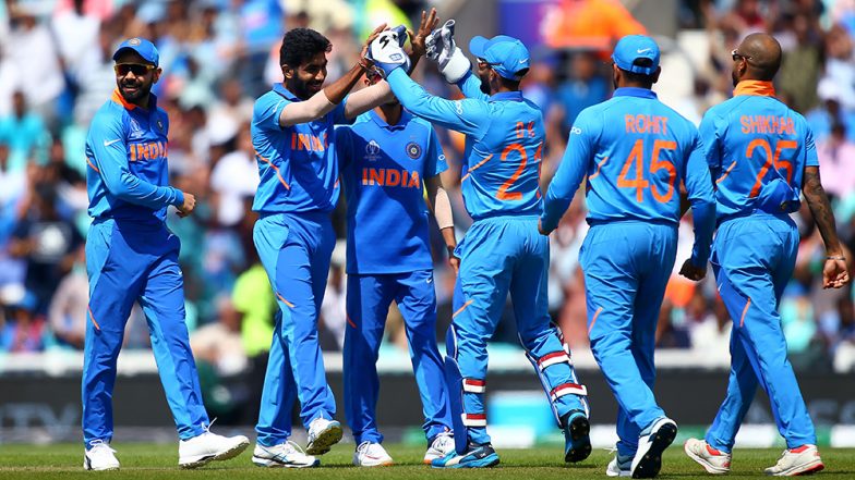Virat Kohli Praises Indian Pacers, Says Bhuvneshwar Kumar and Jasprit Bumrah Experienced and Mohammad Shami Will Be Useful in Australia