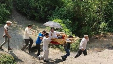 Jammu & Kashmir: Photo of Ramban District Development Commissioner Showkat Aijaz Bhat Being Carried in Palanquin Goes Viral