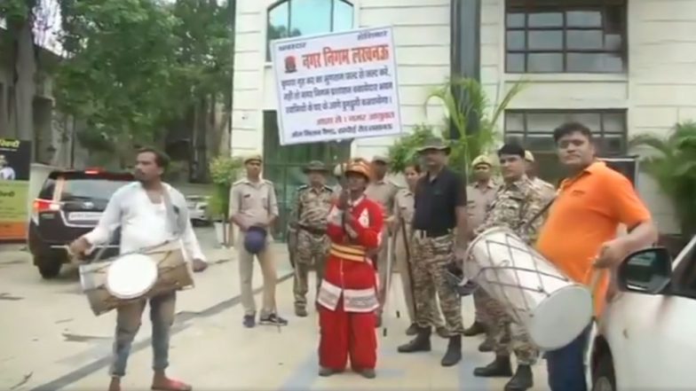 Uttar Pradesh: LMC Played Dhols in Front of Property Tax Defaulters House