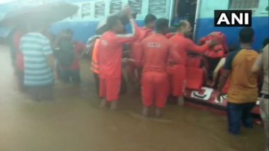 Mahalaxmi Express Rescue Operation: Pregnant Woman on Board Train Stuck between Badlapur and Vangani Goes into Labour Pain