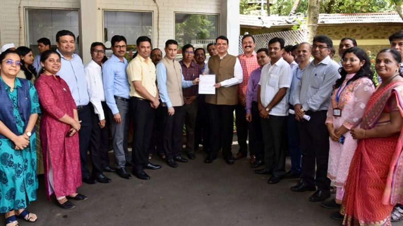 Devendra Fadnavis' Birthday: Maharashtra CMO Team Donates 1 Day Salary to CM Relief Fund