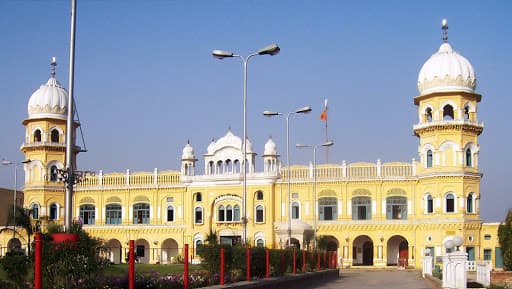 Guru Nanak Dev 550th Birth Anniversary: Over 500 Indian Sikh Devotees Cross Over to Pakistan