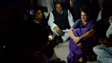 Priyanka Gandhi Spends Night at Guest House Without Electricity, Says 'Ready to Go to Jail But Won't Leave Without Meeting Victims'