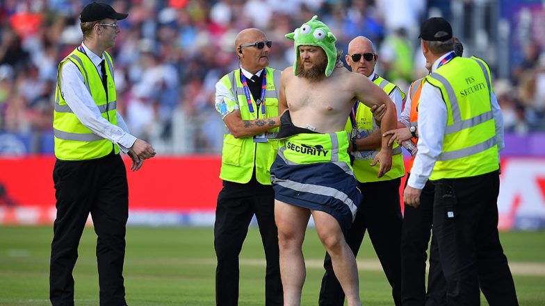Streaker Sneaks Into the Ground During England vs New Zealand CWC 2019 Match (Watch Video)