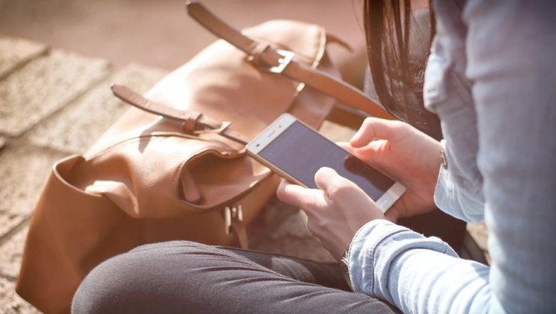 Dating Tips: How Soon Should You Text her After a Great First Date?