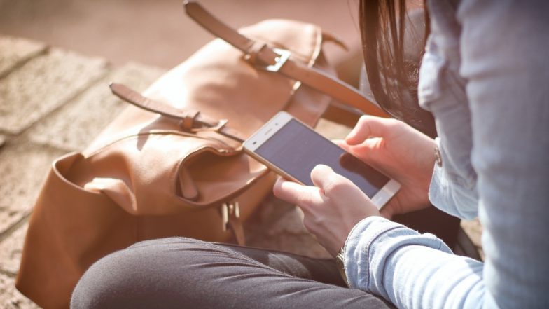 Dating Tips: How Soon Should You Text her After a Great First Date?