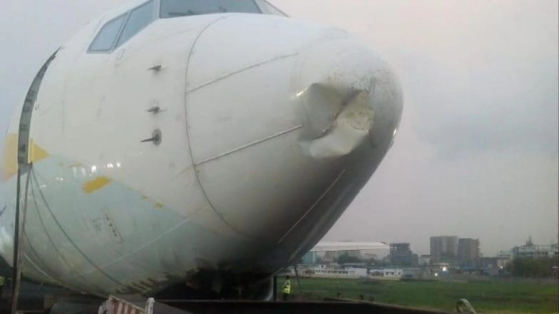 SpiceJet Flight Stuck on Main Runway at Mumbai International Airport, Finally Gets Pulled Out