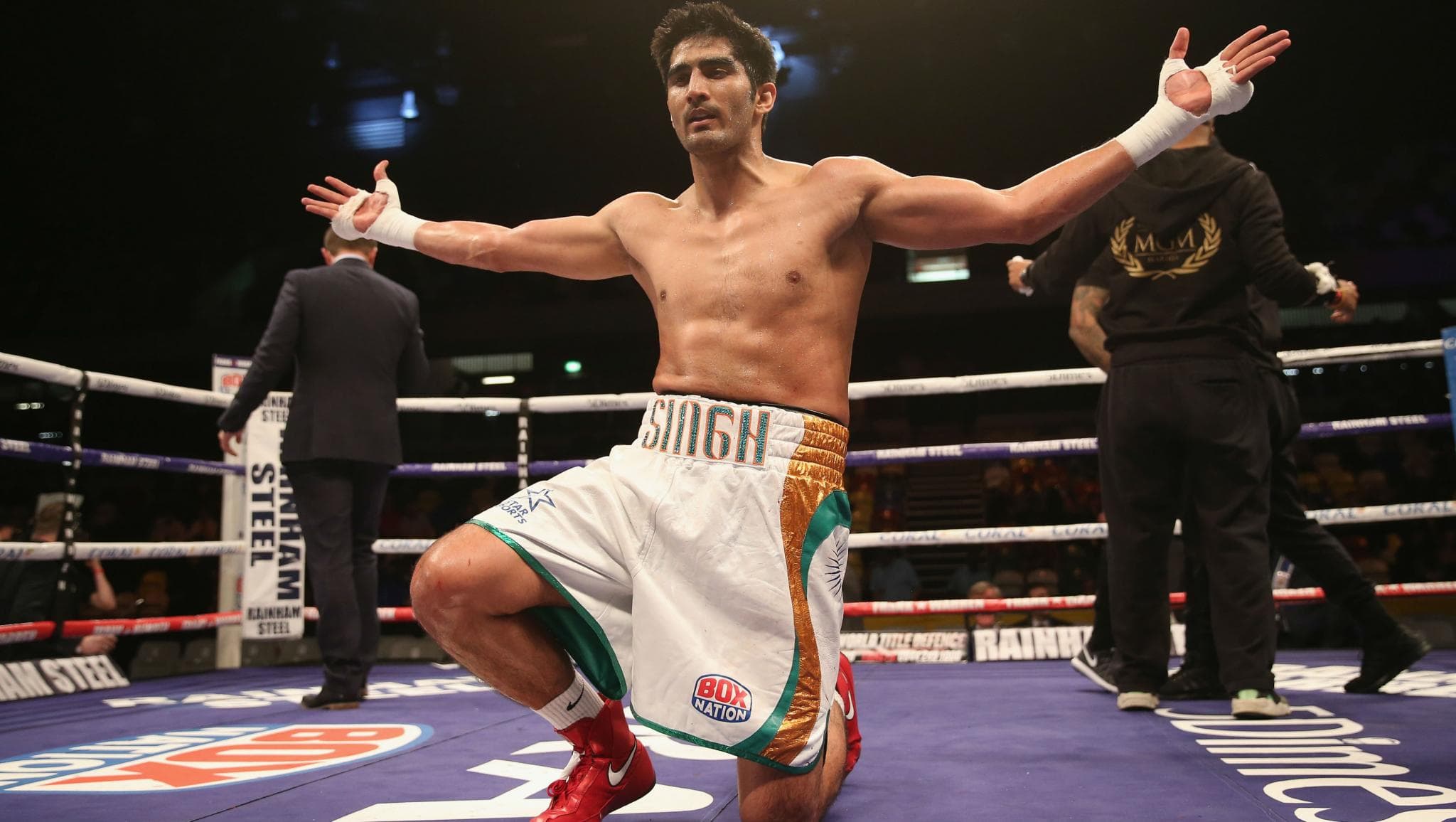 Vijender Singh Reacts to JNU Attack, Responds to Twitter User in 'Jaat' Style, Says He is Not 'Andh-Bhakt' Vijender Singh Reacts to JNU Attack, Responds to Twitter User in 'Jaat' Style, Says He is Not 'Andh-Bhakt'