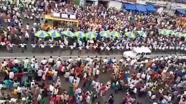 Devotees Create Human Corridor for Ambulance During Jagannath Rath Yatra, Twitter Is All Praises