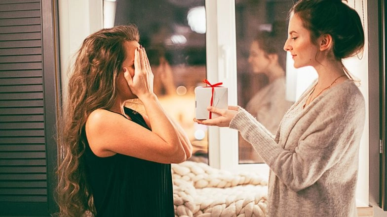 Friendship Day 2019 Gift Ideas Under Rs 500: Exciting Presents to Make Your Friend Feel Special Without Breaking Your Bank