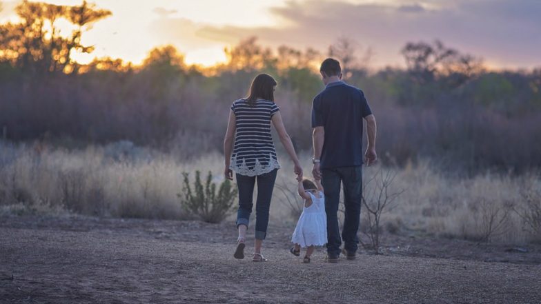 Happy Parents’ Day 2021 Wishes: WhatsApp Messages, HD Images, Quotes and Greetings for Mom and Dad To Show Your Selfless Love and Care