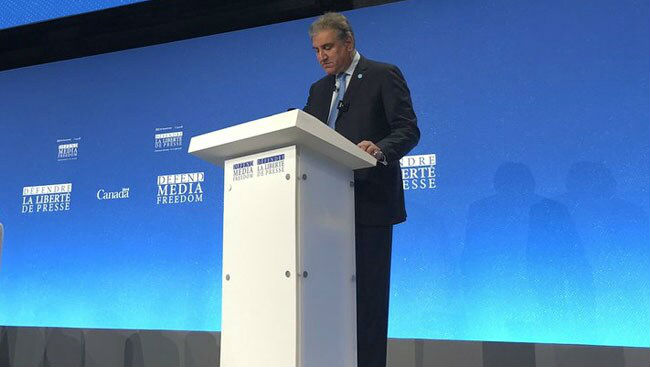 Pakistan Foreign Minister Shah Mehmood Qureshi Heckled in London By Canadian Journalist Over Media Freedom (Watch Video)