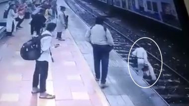 Brave Railway Cops Jump on Tracks to Save Elderly Man