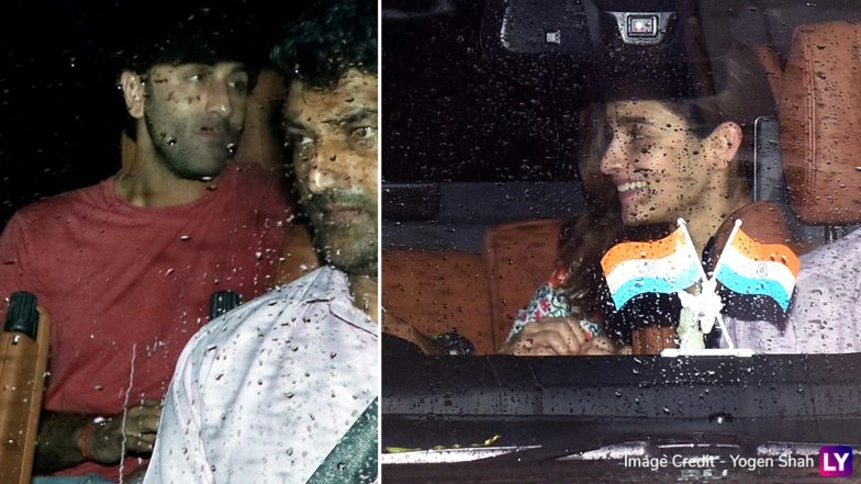The Happy Couple! Ranbir Kapoor and Alia Bhatt Spotted outside Arjun Kapoor’s Residence (View Pics)