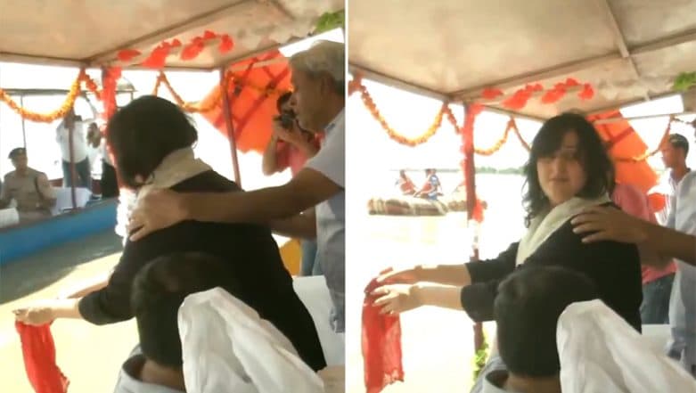 Bansuri Swaraj, Daughter of Sushma Swaraj, Immerses Her Mother’s Ashes in Ganga River in Hapur, Watch Video Bansuri Swaraj, Daughter of Sushma Swaraj, Immerses Her Mother’s Ashes in Ganga River in Hapur, Watch Video