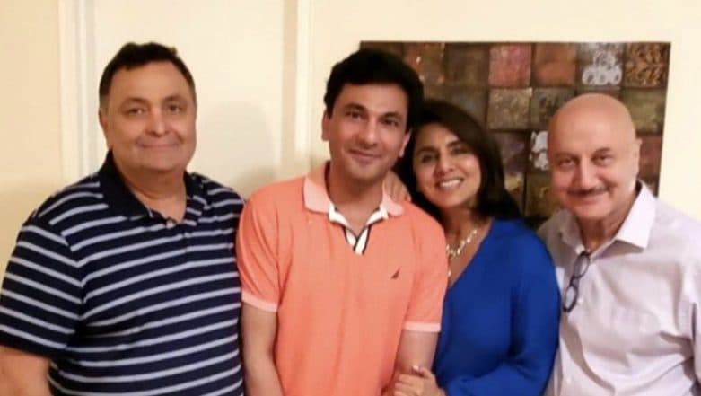 Rishi Kapoor Enjoys a Meal With Neetu Kapoor, Anupam Kher and Vikas Khanna