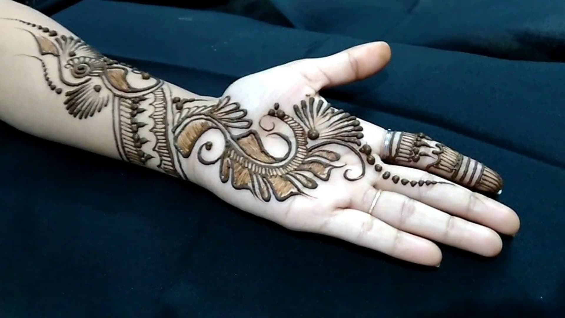 Easy Simple Front Hand Arabic Mehndi Design