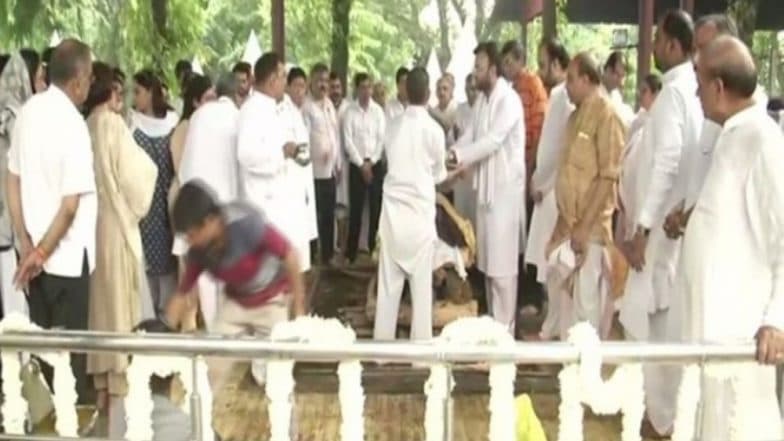 Arun Jaitley Cremated at Nigambodh Ghat With Full State Honours, Nation Bids Tearful Adieu to Senior BJP Leader Arun Jaitley Cremated at Nigambodh Ghat With Full State Honours, Nation Bids Tearful Adieu to Senior BJP Leader